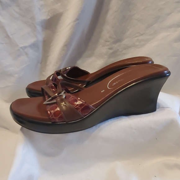 Sandals size 8. - Picture 3 of 6